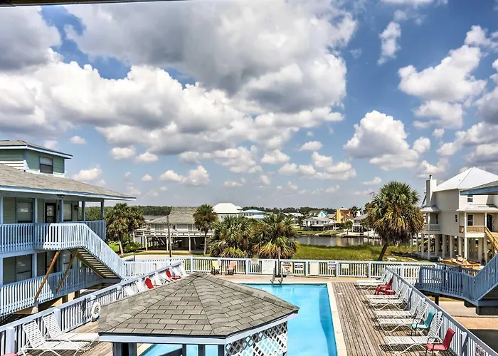 W/ Pool Access: Steps To Beach! Holiday home Gulf Shores