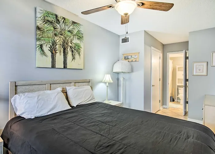 Holiday home W/ Pool Access: Steps To Beach! *