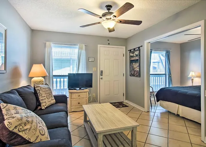 Holiday home W/ Pool Access: Steps To Beach!