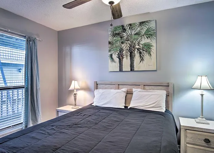 W/ Pool Access: Steps To Beach! Holiday home